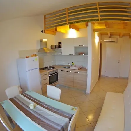 In Mit Gemeinsamem Pool, Terrasse Und Grill * Rakalj
