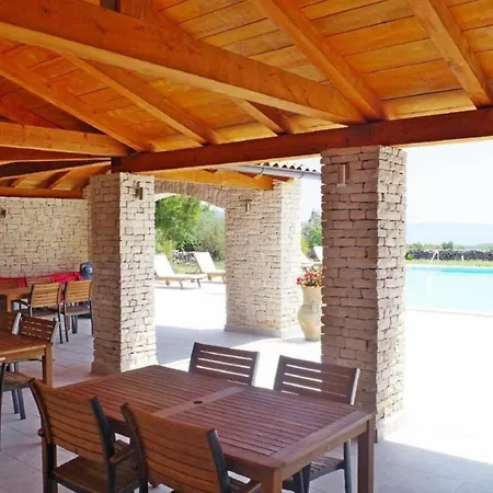 In Mit Gemeinsamem Pool, Terrasse Und Grill Apartament Rakalj
