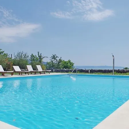 In Mit Gemeinsamem Pool, Terrasse Und Grill Apartament Rakalj