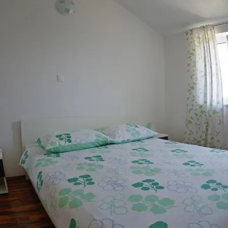 Apartament In Mit Gemeinsamem Pool, Terrasse Und Grill